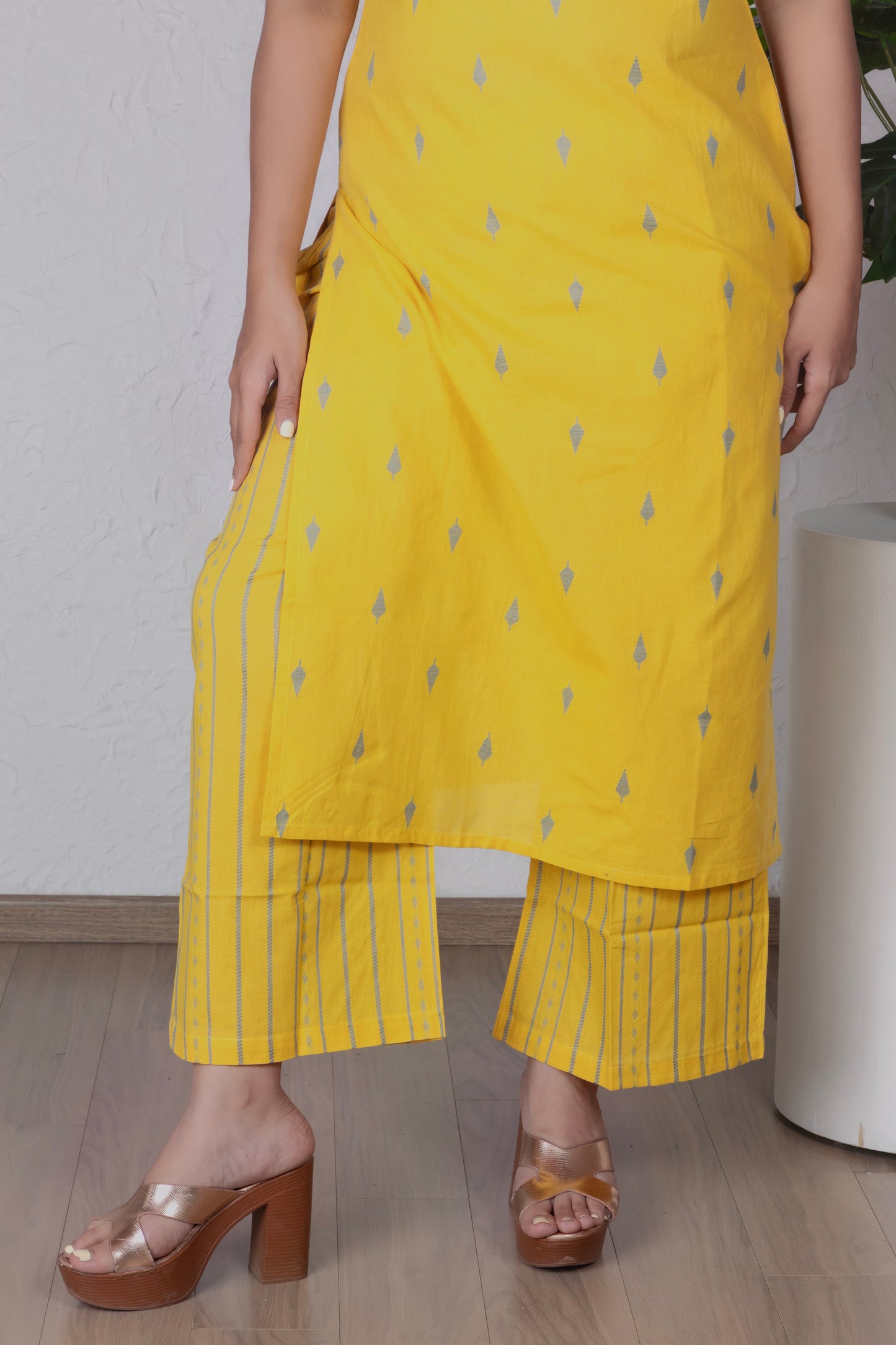 Sleeveless Tassel-Detail Kurta Set - Yellow